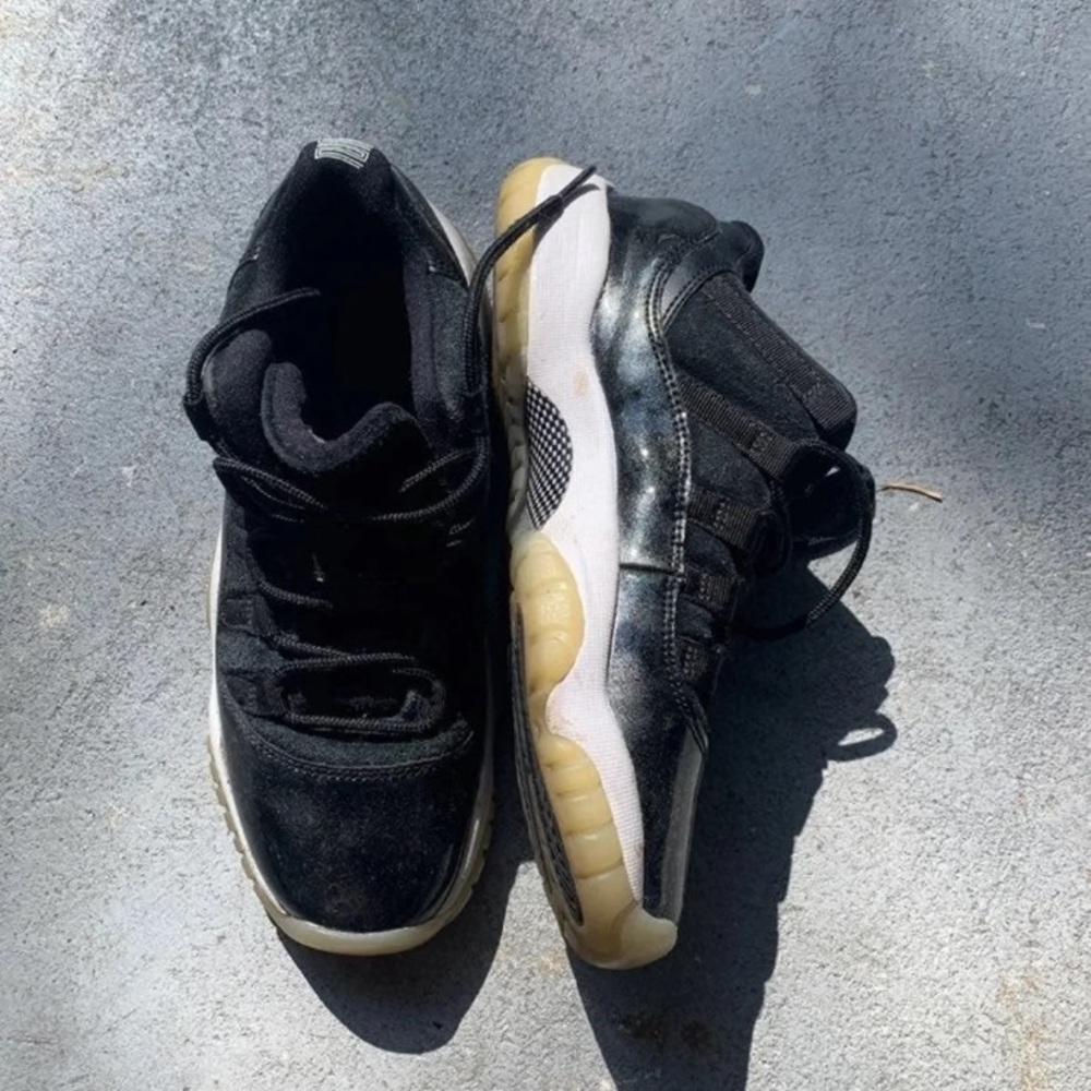 Black Jordan 11